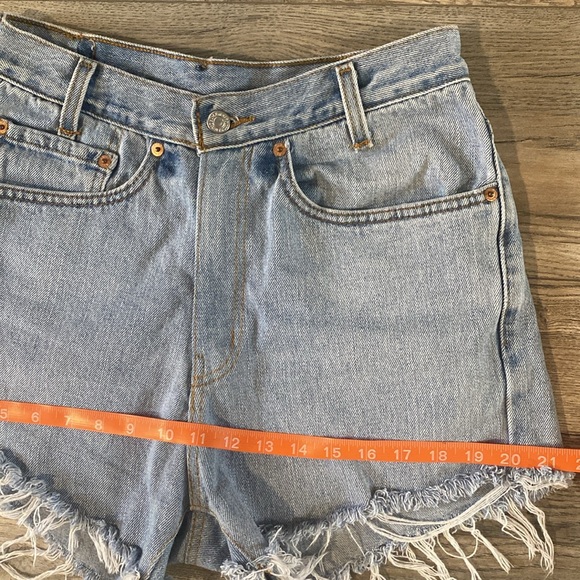 Levi's vintage 505 Blue Jean Shorts with Frayed Hem - Picture 9 of 10